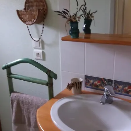 Casa de hóspedes MAISON d'Hôtes AFRIKA du QUEYROUX , petit gite en campagne proche BERGERAC, 1 seul animal accepté sur demande 3*