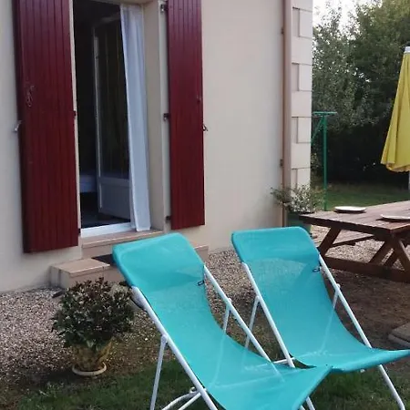 MAISON d'Hôtes AFRIKA du QUEYROUX , petit gite en campagne proche BERGERAC, 1 seul animal accepté sur demande Casa de hóspedes 3*