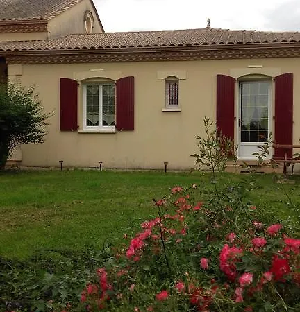 MAISON d'Hôtes AFRIKA du QUEYROUX , petit gite en campagne proche BERGERAC, 1 seul animal accepté sur demande Casa de hóspedes 3*